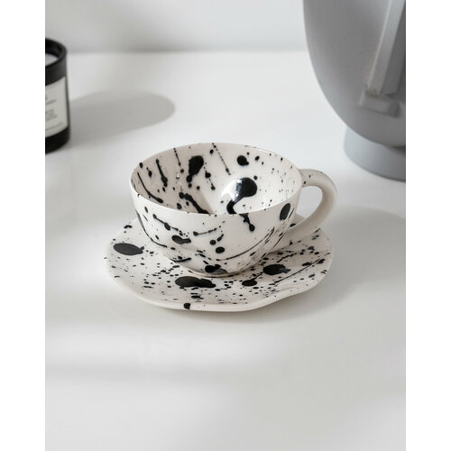 Чайная пара Linadelika кружка с блюдцем из серии Далматинец белого цвета с черными брызгами из фарфора 180мл
