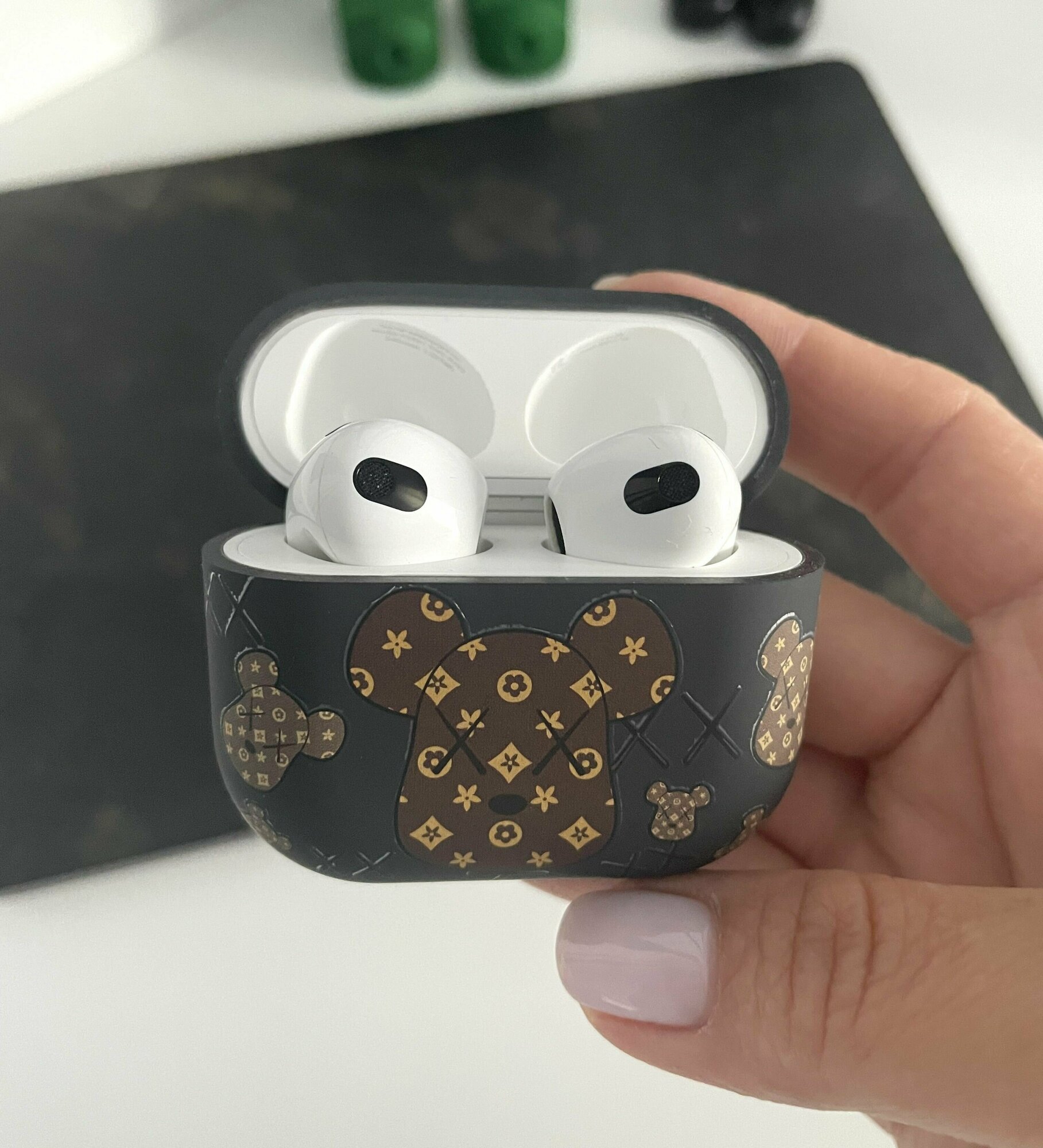 Чехол для наушников AirPods 3 (Bearbrick), черный
