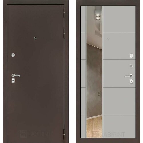 Входная дверь Labirint Classic Антик медный 19 Грей Софт (Серый светлый) 880x2050, открывание левое