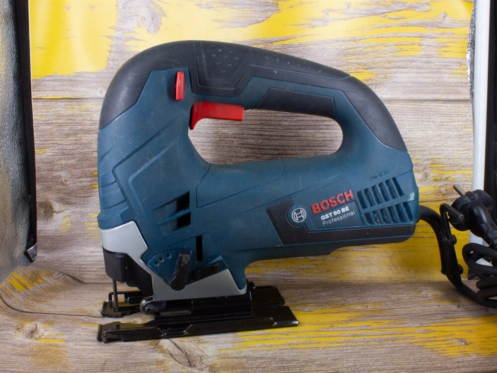 Электролобзик BOSCH GST 90 BE коробка, 650 Вт (3 601 E8F 001)