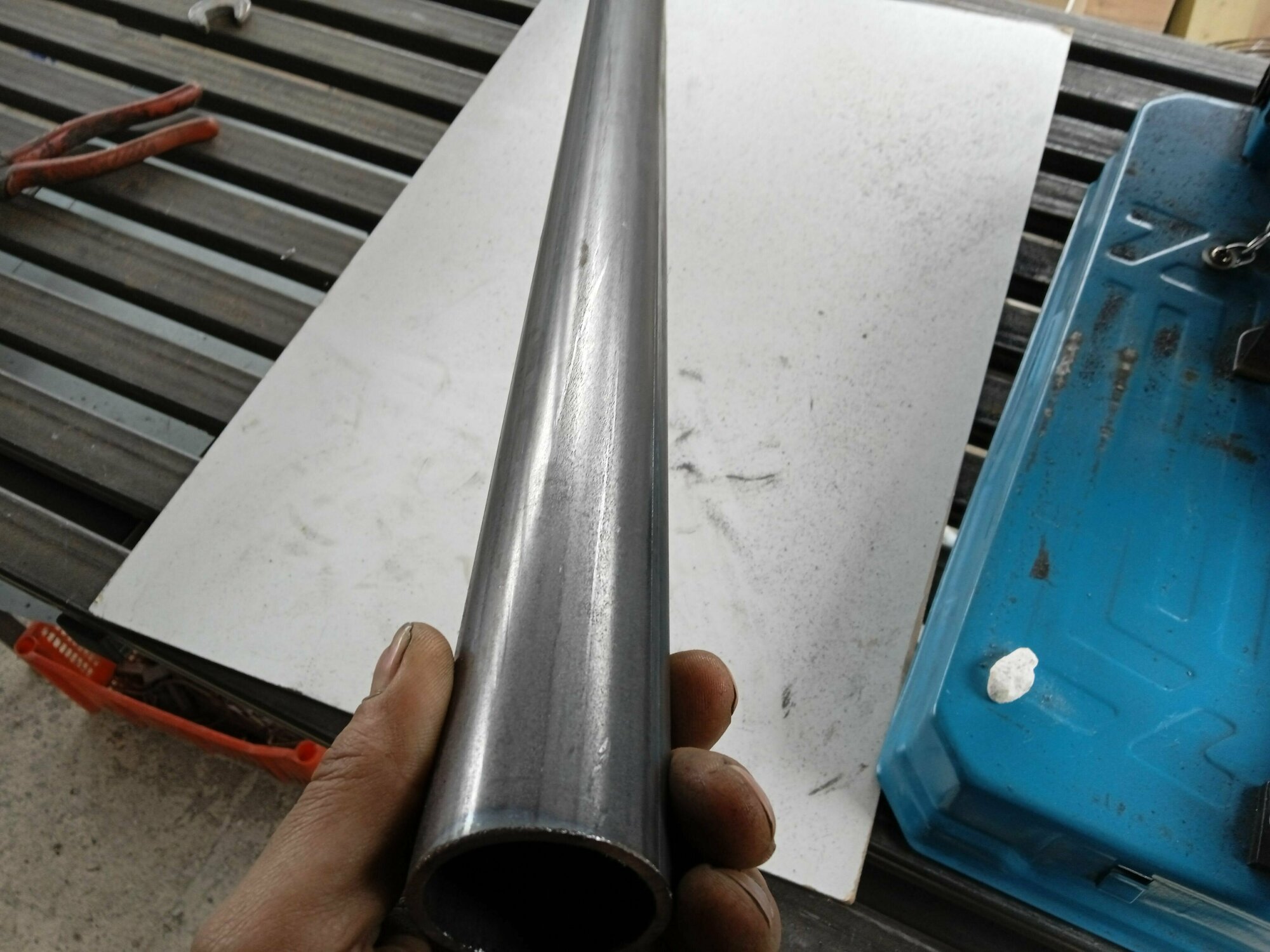 Труба 32х3,2 (42,3) стальная. Водогазопроводная (ВГП 32) ГОСТ 3262-75. Толщина стенки 3,2 мм. Длина 1000 мм.