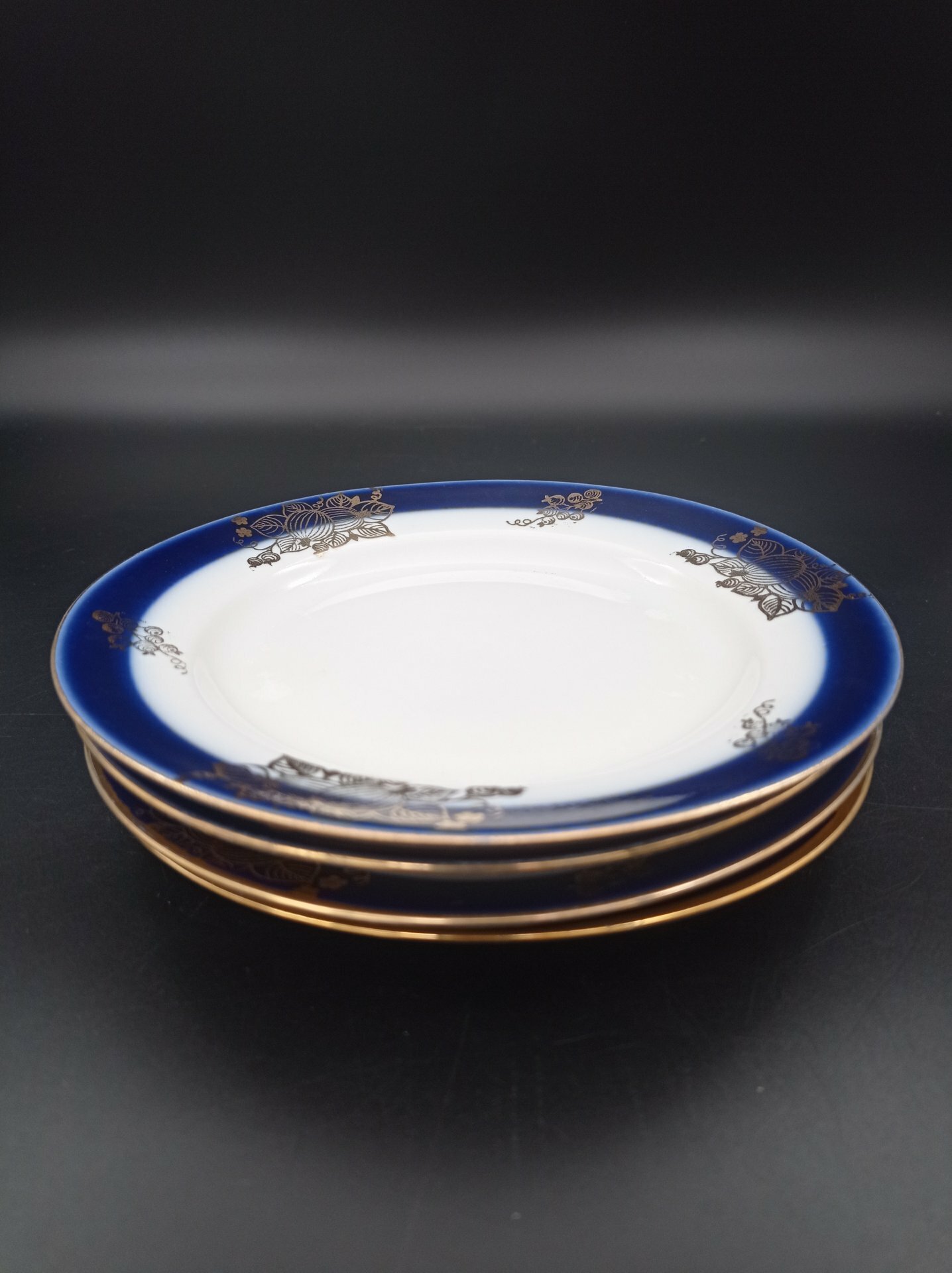 фото Комплект из 4 десертных тарелок с растительным декором (клейма в подборе), фарфор