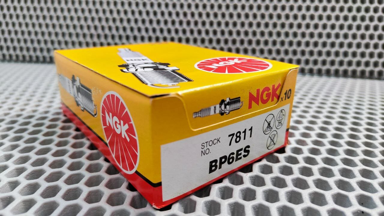 Свеча зажигания NGK 7811 BP6ES 1 шт.