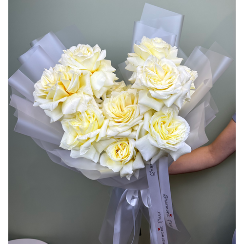 Цветы живые букет из 11 французских роз "Кенди Лайт" от Sharmonic Fleur