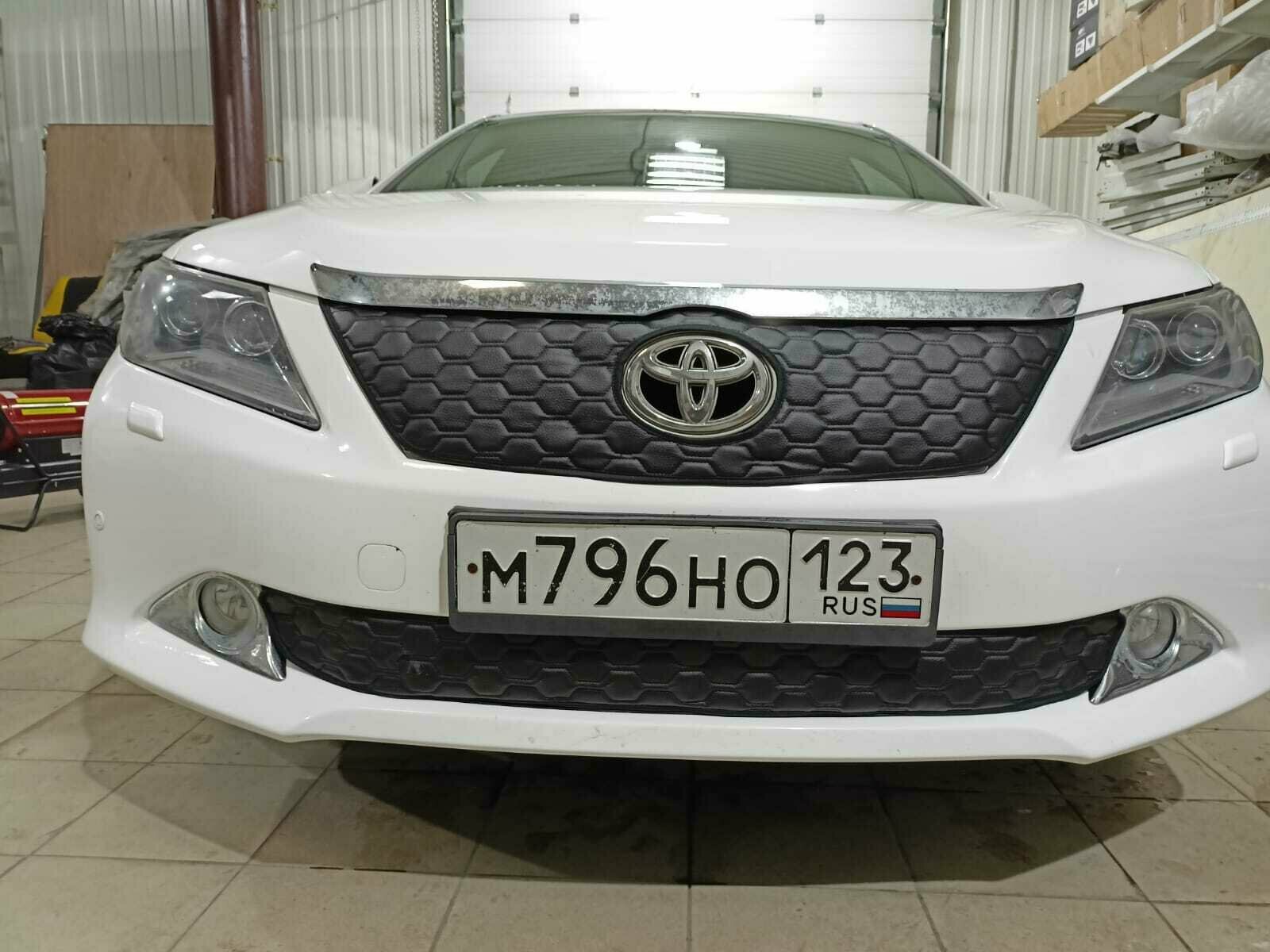 Утеплитель радиатора для Toyota Camry XV50 комплект 2 детали стёжка соты