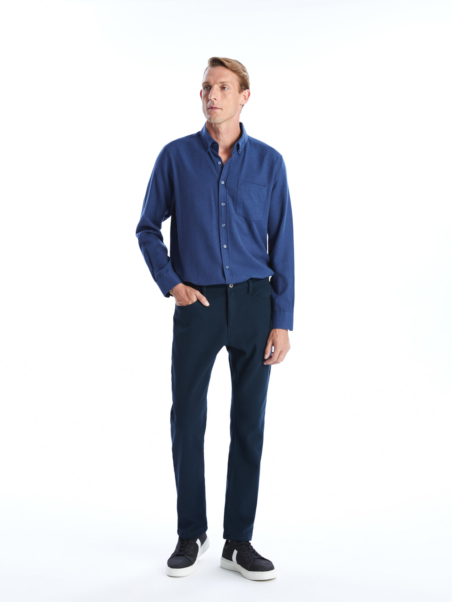 Брюки чинос