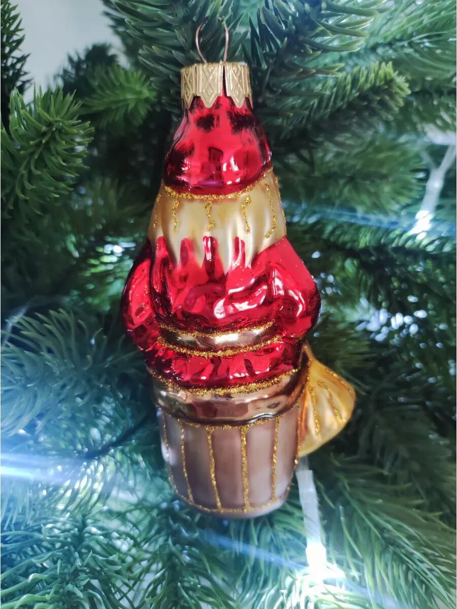 Новогодняя игрушка Сфера "Баба Яга в Ступе", ручная роспись, стекло, 11x5x4 см — фото 1