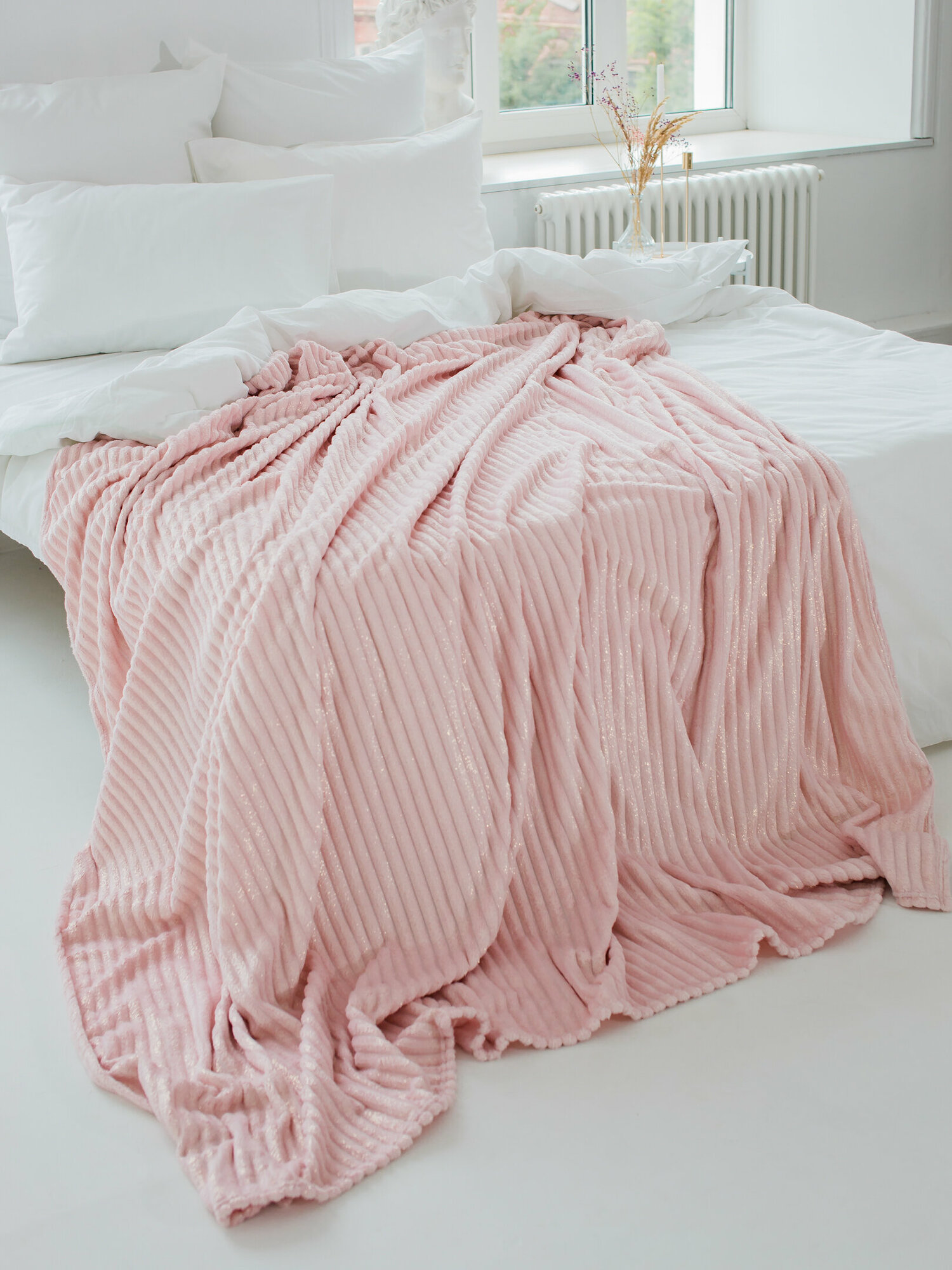 Плед велсофт на диван, покрывало на кровать, 200х220, Розовый - фотография № 14