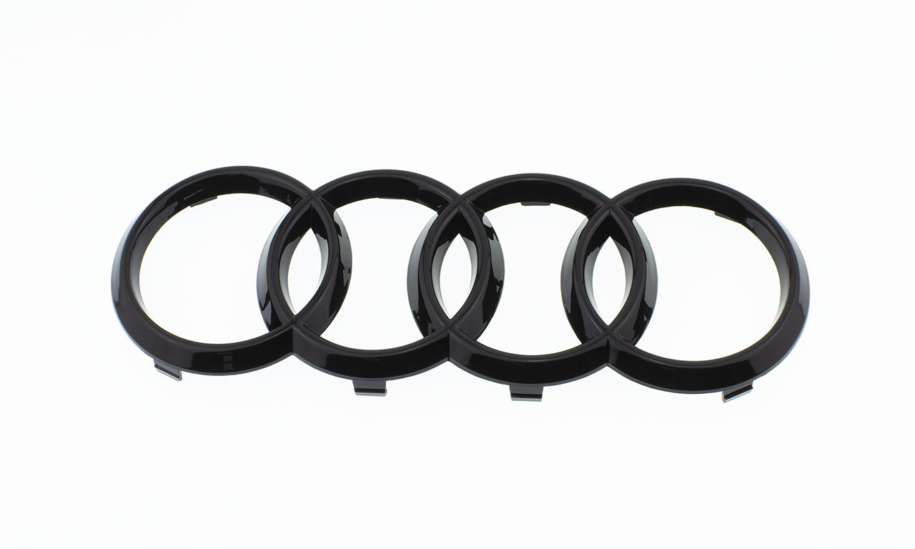 Эмблема на решетку для Audi кольца черный глянец 249 х 86 мм. 4M8 853 742 2ZZ