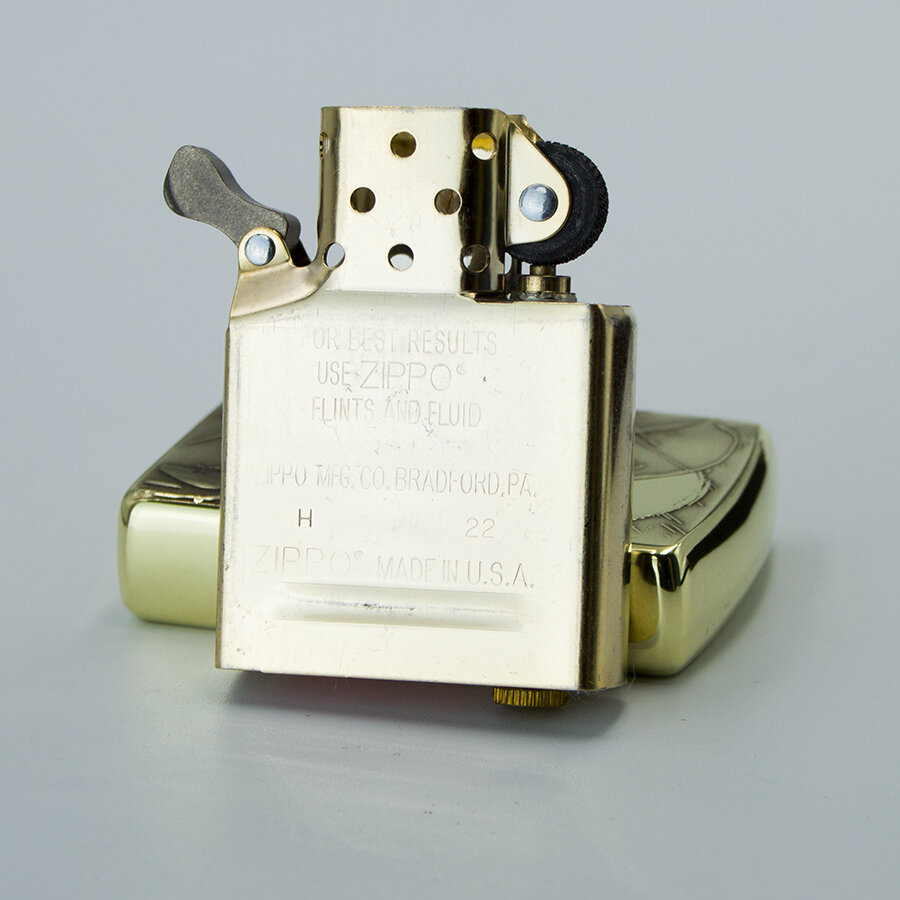 Зажигалка бензиновая Zippo Armor с гравировкой Scorpion - фотография № 5