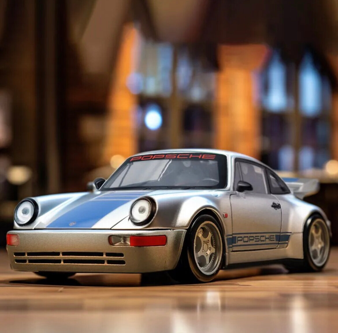 Коллекционная масштабная модель Porsche 964 Carrera RS 1:24 (металл, свет, звук)