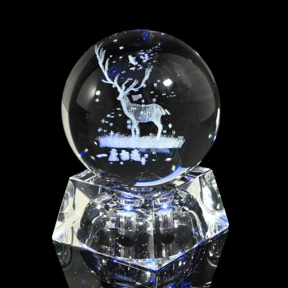 фото Шар с 3D гравировкой стеклянный "Олень" на подставке с подсветкой, диаметр 59мм РадугаКамня