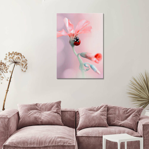 Интерьерная картина на холсте - божъя коровка на цветке 20х30