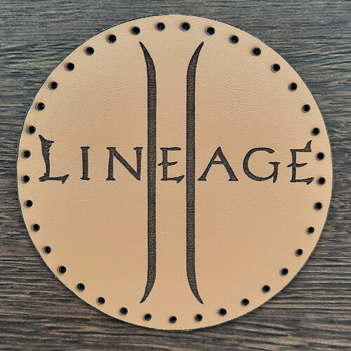 Кожаная нашивка логотип Lineage II. Размер: 7,9 x 7,9 см. Цвет: Бежевый