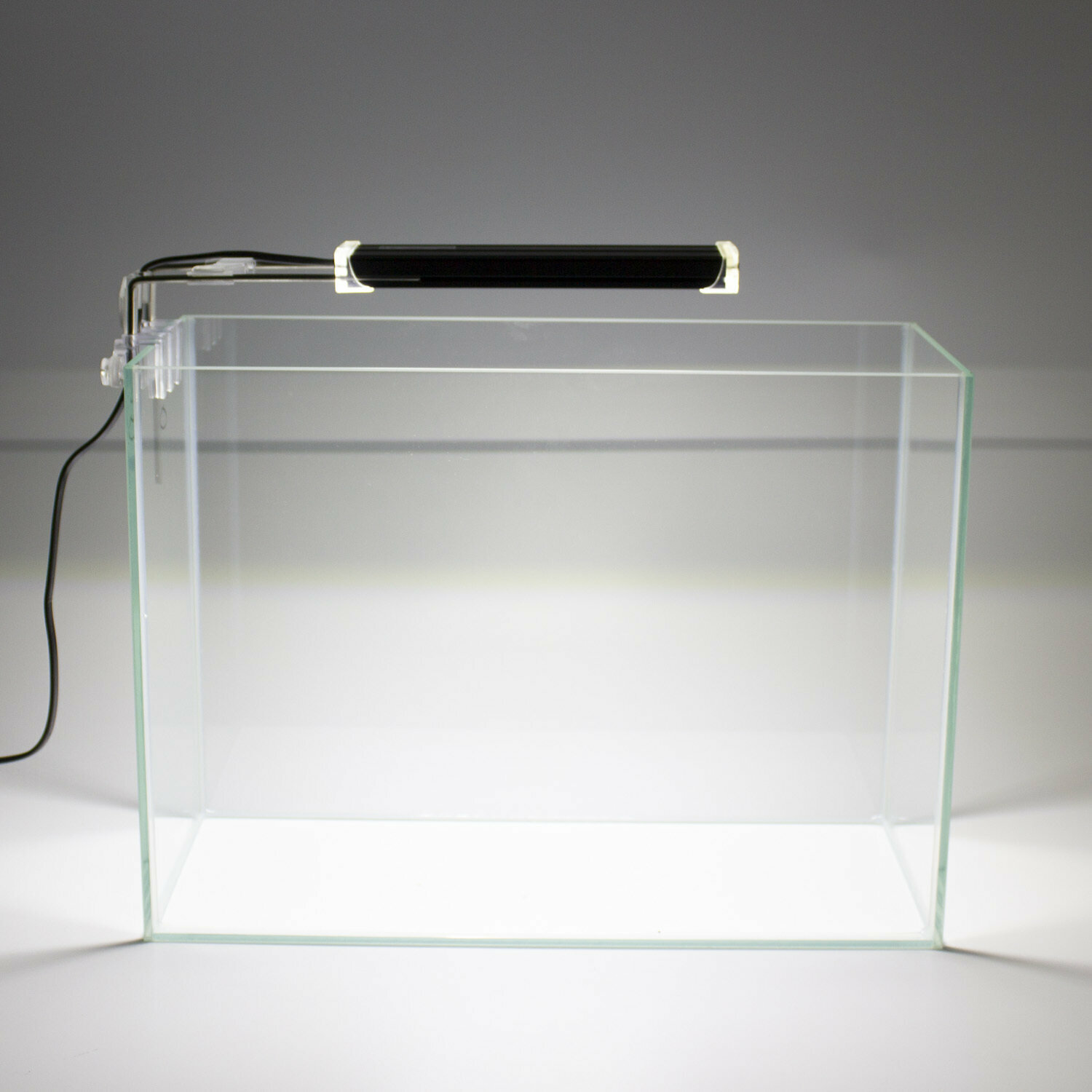 Диодный светильник для аквариума и растений Биодизайн I-LED Pro 200 Natur Light (20 см.) Черный (для акв. 15 до 50 литров).