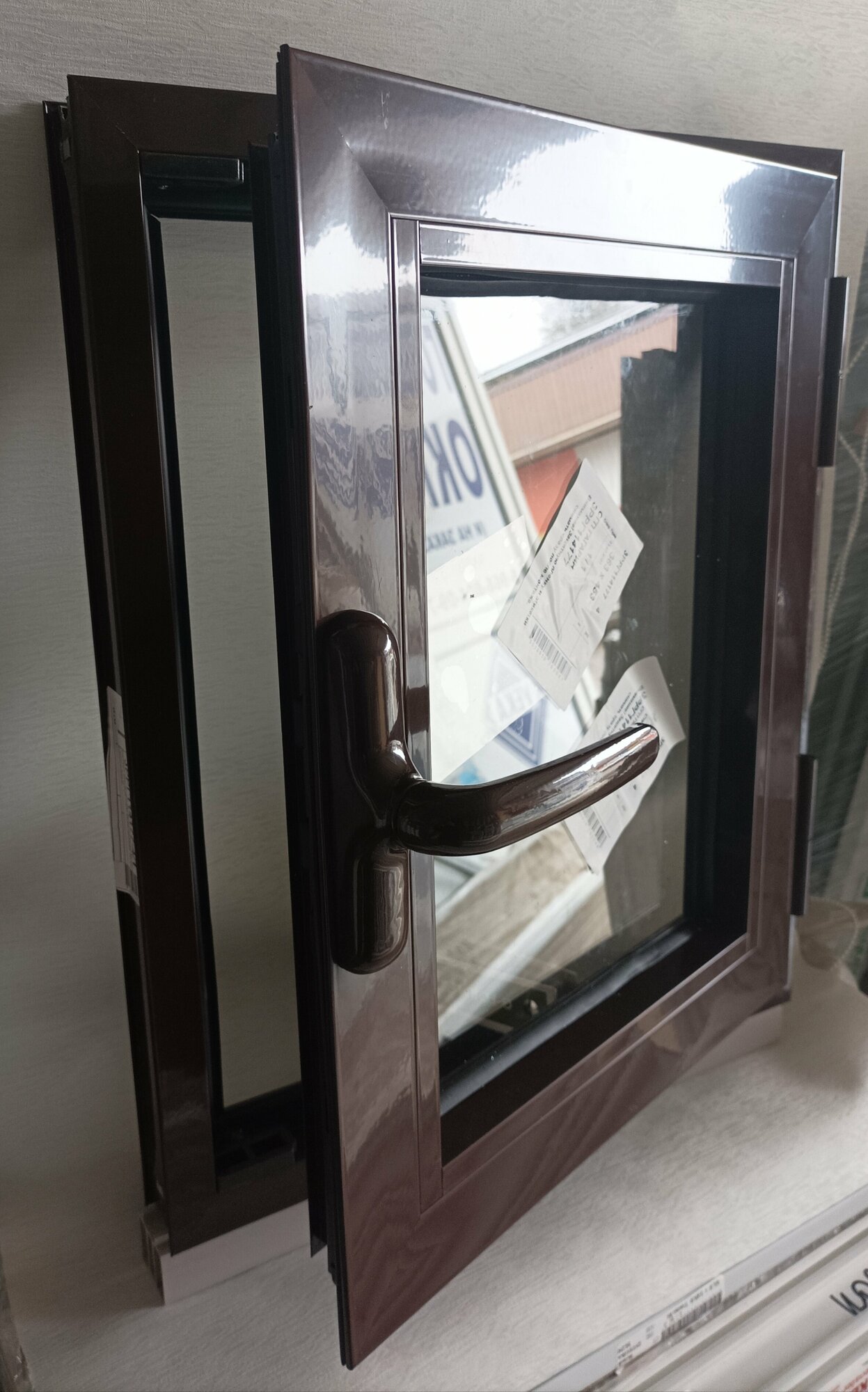 фото Окно из алюминия/ш.50*в.52см/с одним стеклом/поворотное правое