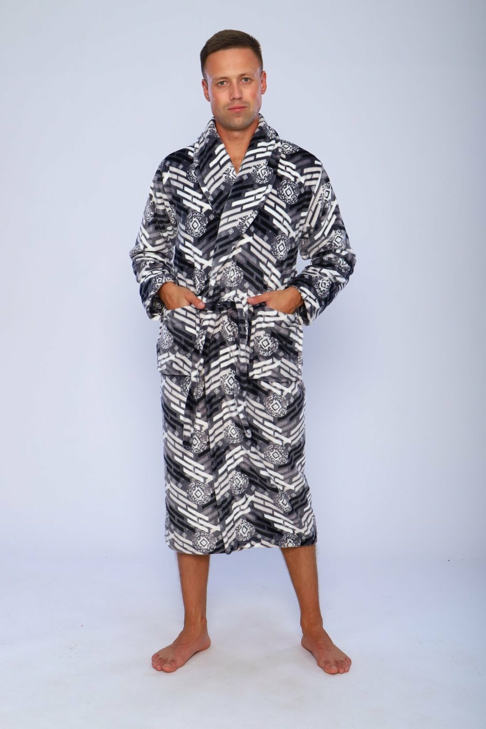 Мужской халат, теплый, цвета серый, размер 54 - фотография № 1