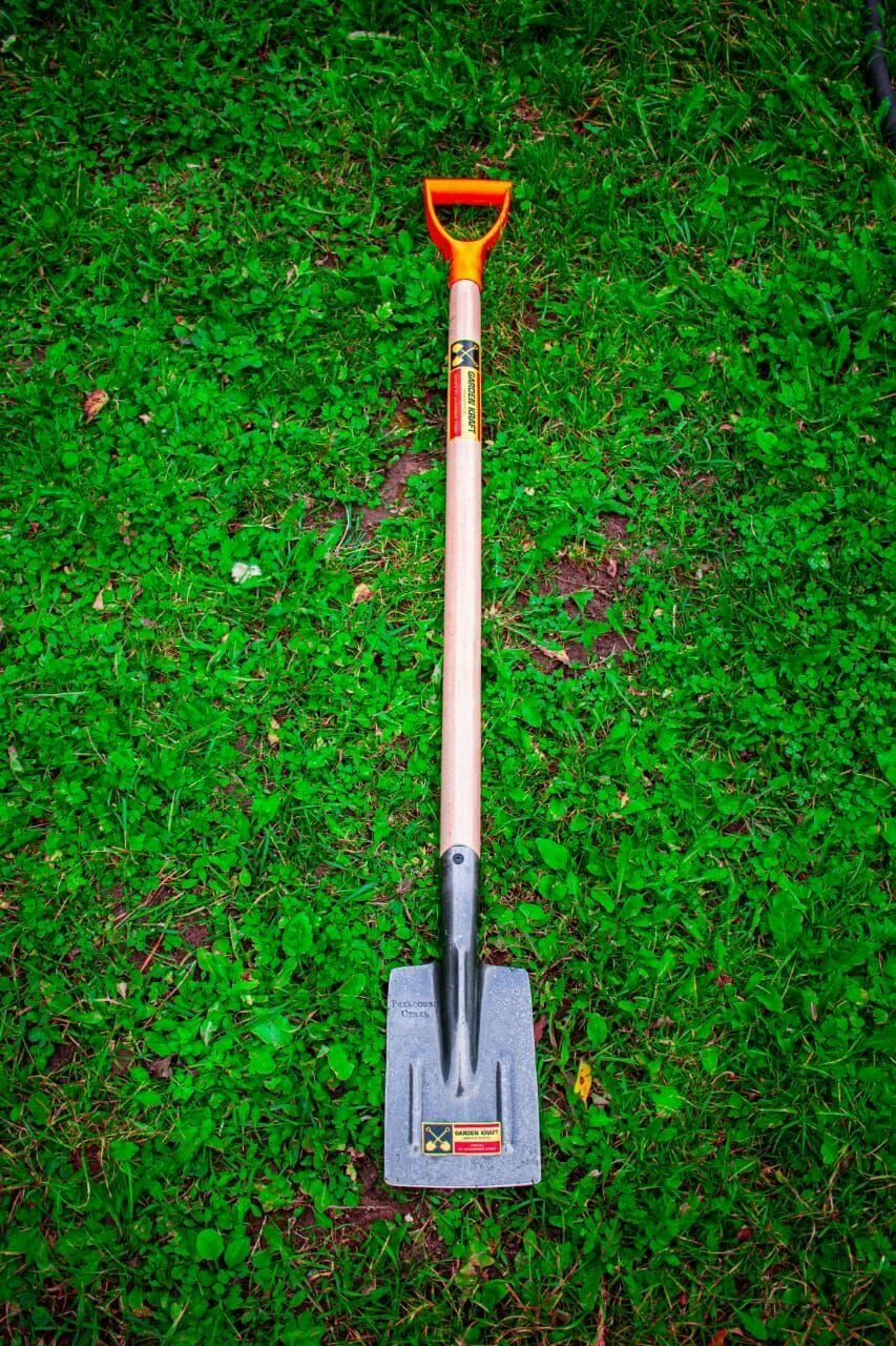 Ледоруб Зарянка с лакированным березовым черенком сталь 65 ширина рабочей поверхности 13 см