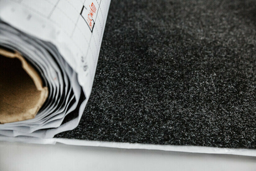 Самоклеящийся карпет Графит (0,7 х 2 п. м,) Шумоff Акустик / Шумфф Acoustic — фото 1