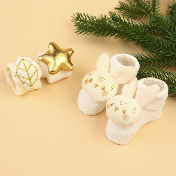 Подарочный набор новогодний: браслетики - погремушки и носочки - погремушки на ножки Зимние малыши .