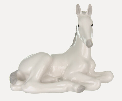 Изображение товара Статуэтка ИФЗ Жеребёнок лежащий белый, 11см, ручная роспись, фарфор 82.00975.00.1