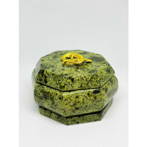 Шкатулка Восьмигранная из змеевика 1490₽