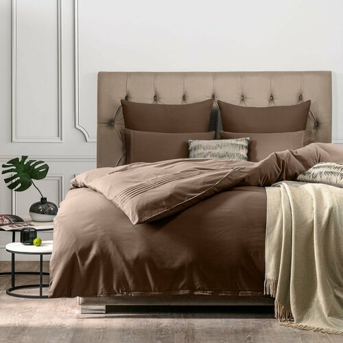 коричневый