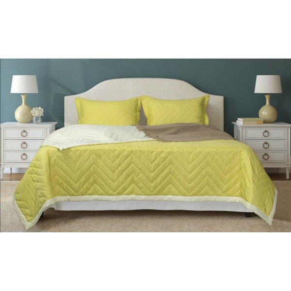 фото Двустороннее стеганое жаккардовое покрывало с наволочками желтое 230х250
