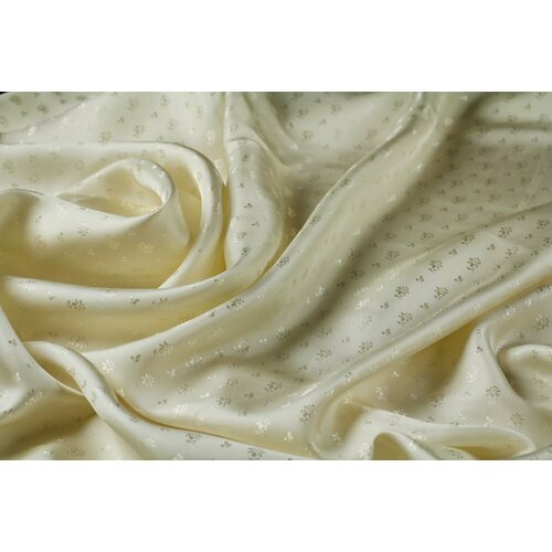 фото Ткань молочный жаккард из вискозы с мелкими цветами тканиизиталии.рф