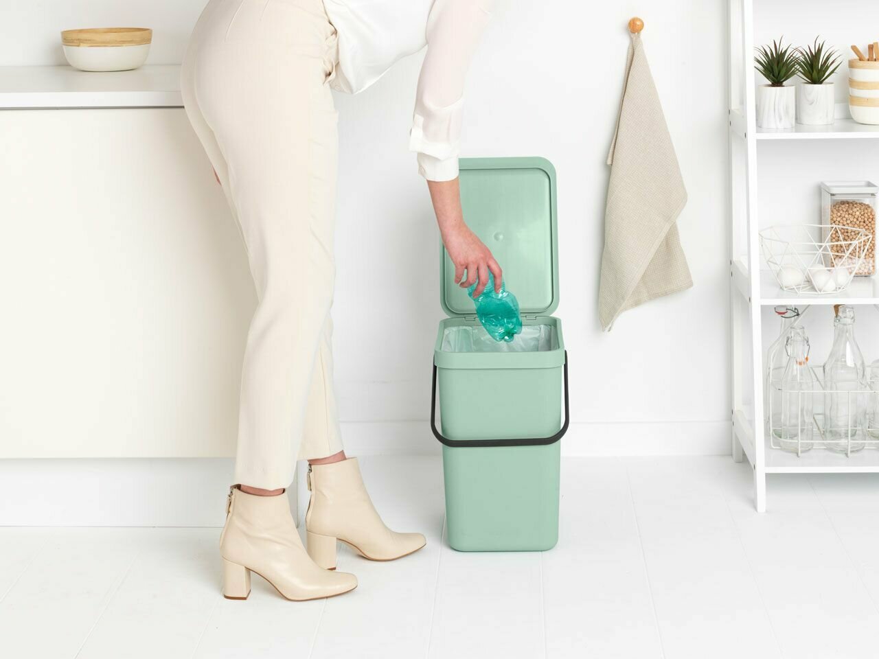 Ведро для мусора 25 л Brabantia Sort & Go мятно-голубой - фото №6