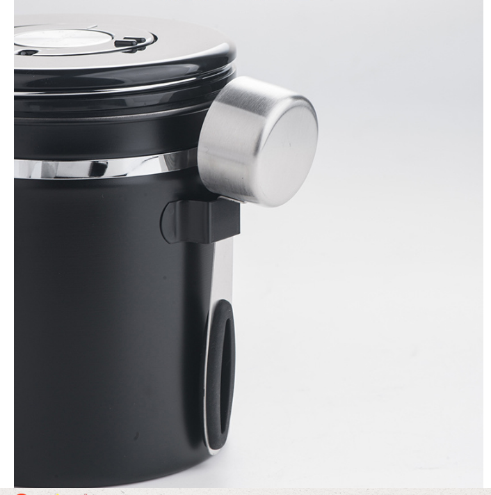 Вакуумный светонепроницаемый контейнер MyPads для хранения еды, кофе, чая на 1,5 литра с мерной ложкой черный