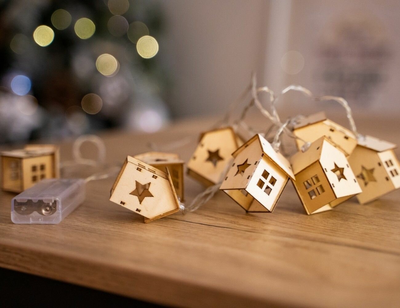 фото Электрогирлянда домики со звёздочками, дерево, 10 тёплых белых LED-огней, 1.35+0.3 м, батарейки, Koopman International A