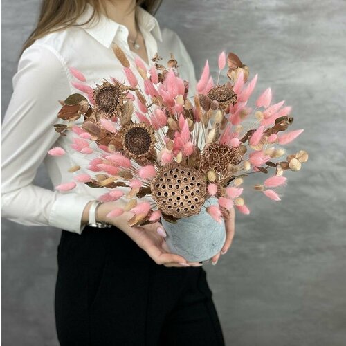 Композиция сухоцветов с лагурусом Йохан