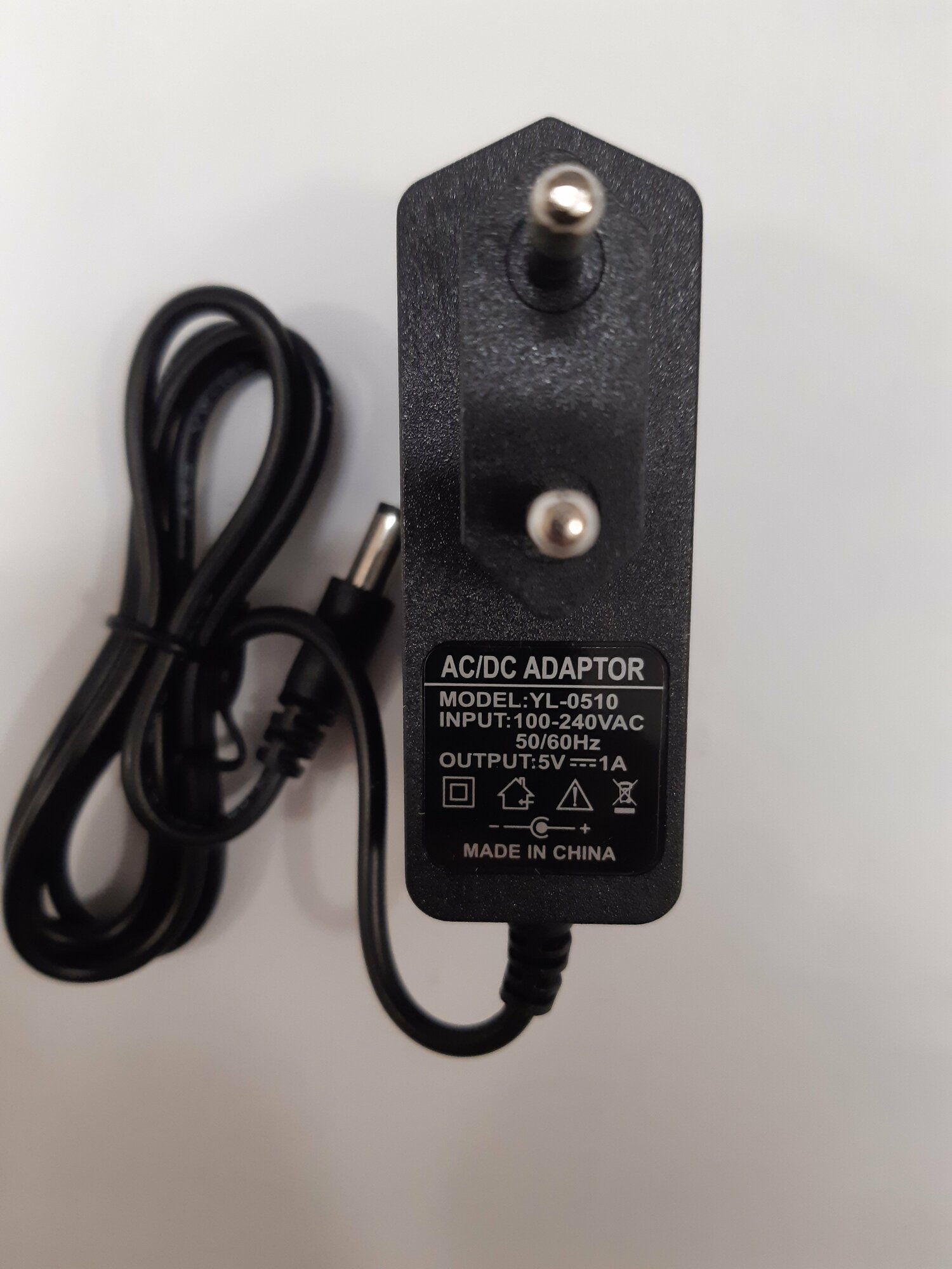 Адаптер сетевой 100-240V 5V 1A шекер 2.5*5.5мм — фото 1