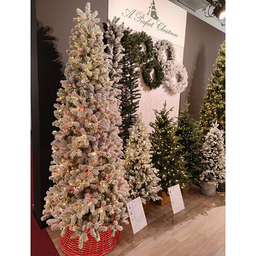A Perfect Christmas Искусственная стройная елка с гирляндой Джорджия Slim заснеженная 213 см, 1800 красных/теплых белых ламп, литая + ПВХ 31GEOW213DL