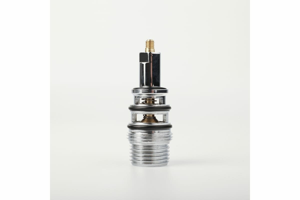 фото Дивертор для смесителя латунь h 64 мм m24x15 вытяжной хром IDDIS 997B0264SM