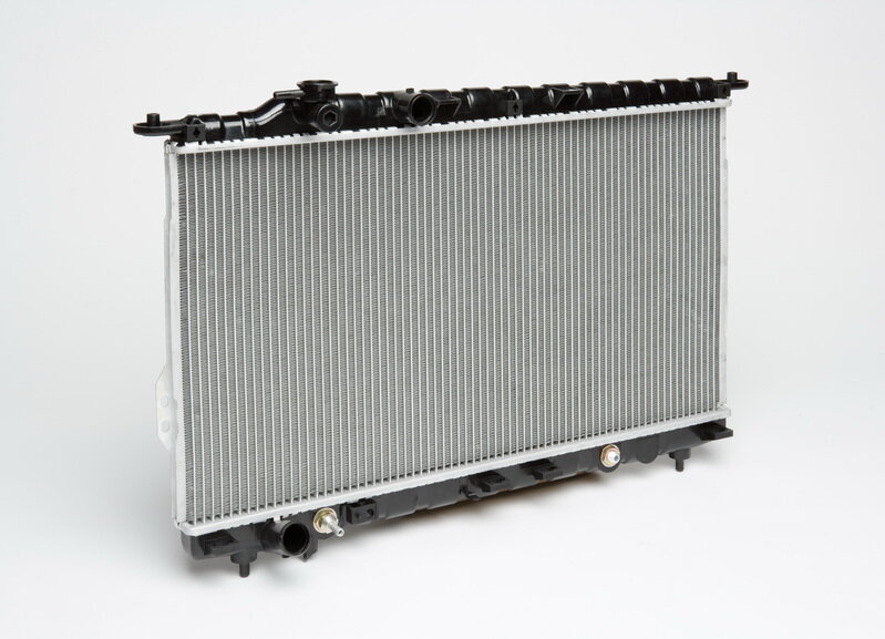 Радиатор охлаждения Hyundai Sonata (98-) 2.0/2.4/2.5/2.7 AT (LUZAR)