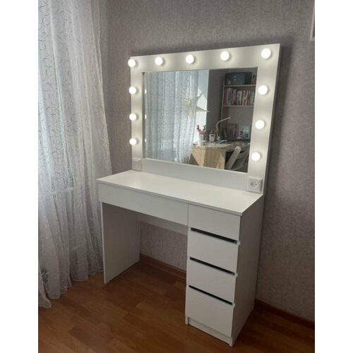 Туалетный столик гримерный стол с зеркалом и подсветкой