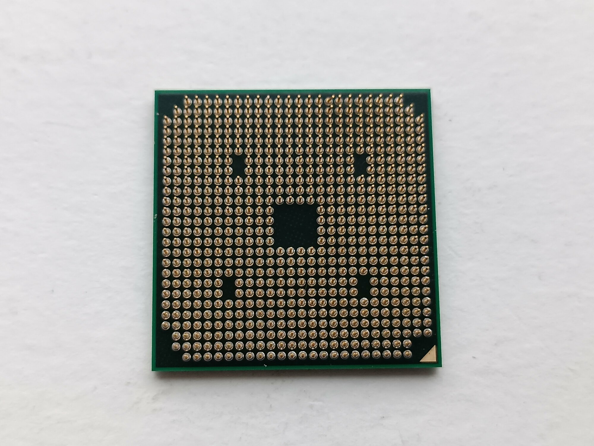 AMD Phenom II P960, 1.8GHz, Champlain, 25w, 4 ядра, 4 потока, Socket S1, процессор для ноутбука — фото 1