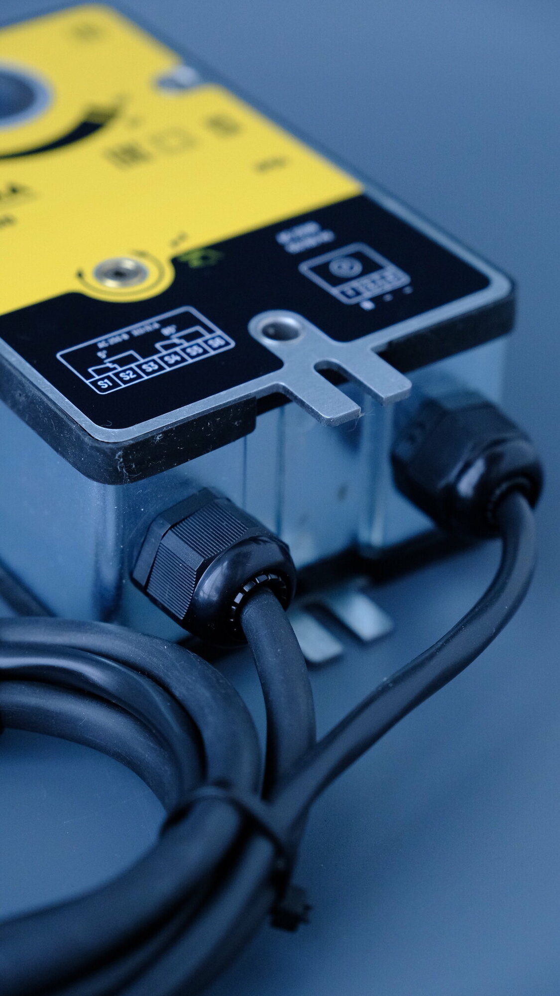 Электропривод кэма RBLE230 для управления заслонками в клапанах вентиляции, дымоудаления и противопожарных клапанах - фотография № 5