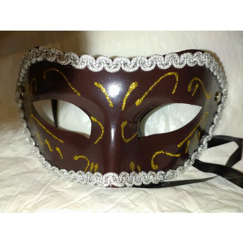 Карнавальная венецианская маска с кружевами . Коричневая.