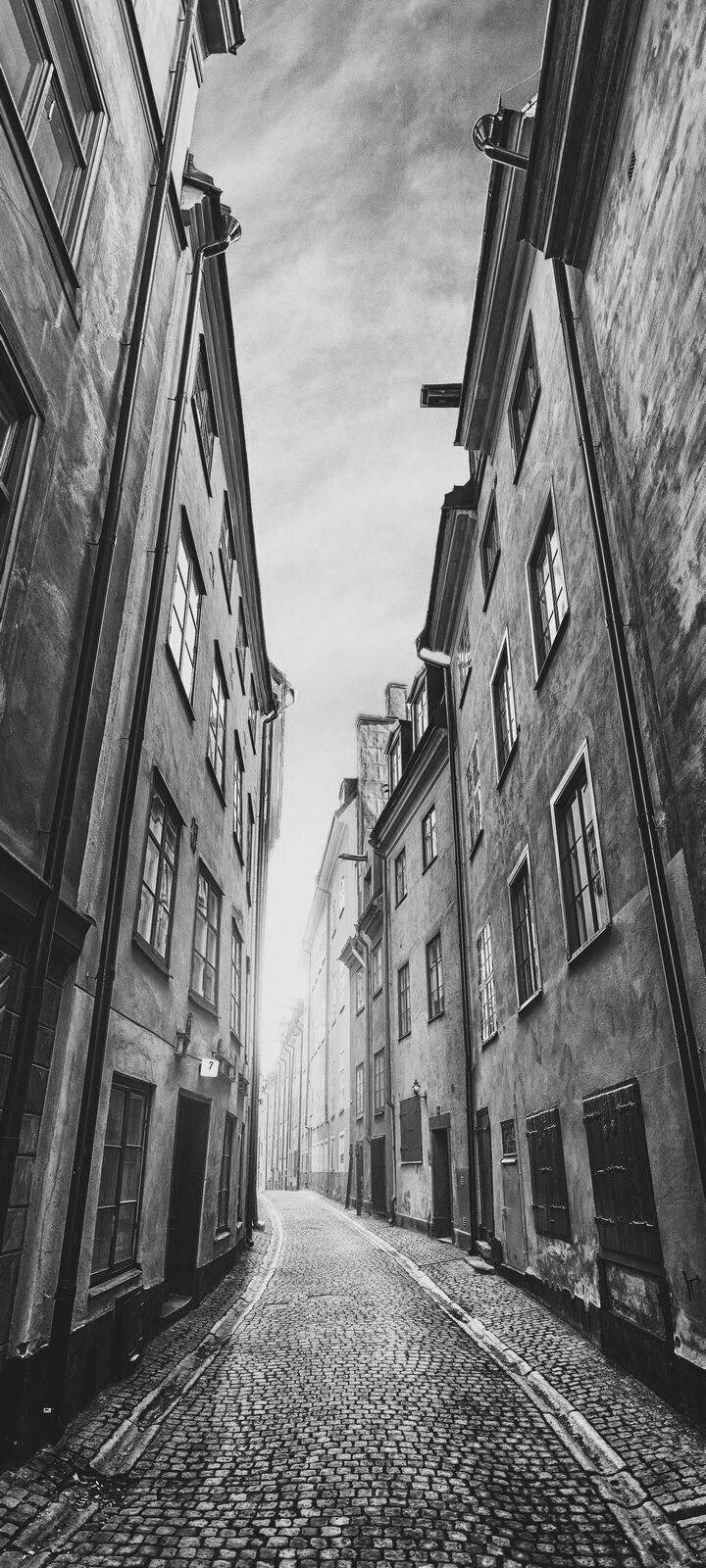 Самоклеящиеся фотообои "Черно-белая улочка", размер: 90x200 см, эффект: черно-белый
