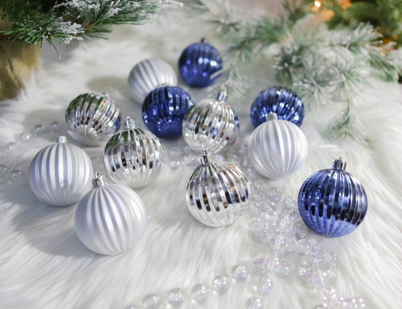 Набор пластиковых шаров белецца инвернале, серебряный с синим, 10 см, упаковка 12 шт, Winter Deco 220041