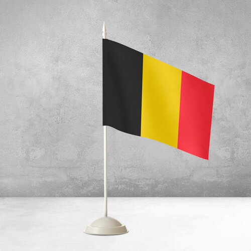 Настольный флаг Бельгии на пластиковой белой подставке настольный флаг ростова на дону на пластиковой белой подставке