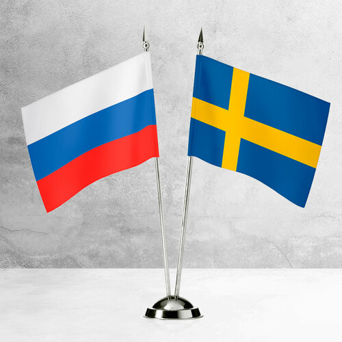 Настольные флаги России и Швеции на пластиковой подставке под серебро