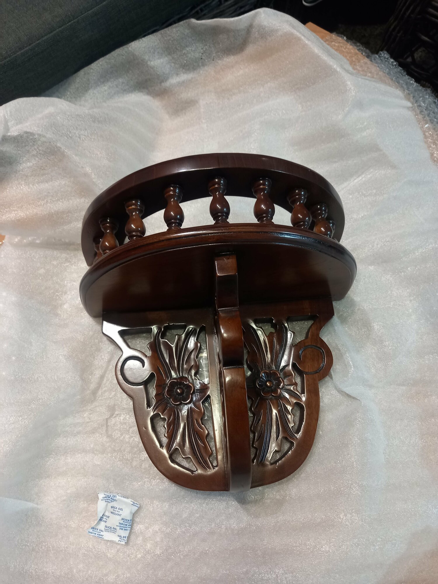 Интерьерная настенная полка Капитель с баллюстрадой DOMKORLEONE из красного дерева  mahogany wood   цвет орех HP