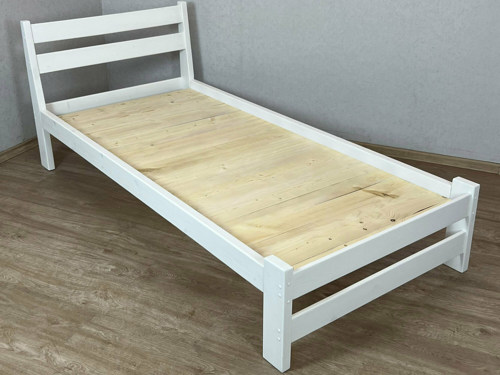 Кровать односпальная Мишка усиленная из массива сосны со сплошным основанием, 200х100 см (габариты 210х110), цвет белый
