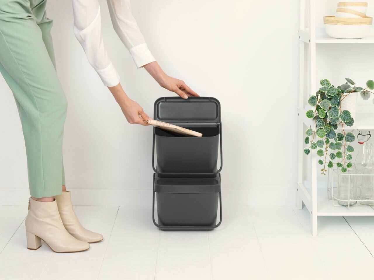 Ведро для мусора 20 л Brabantia Sort & Go Stackable серый - фото №7