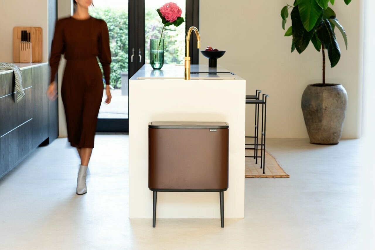 Мусорное ведро Brabantia Bo Touch Bin 208621 23+11 л, коричневое - фото №7