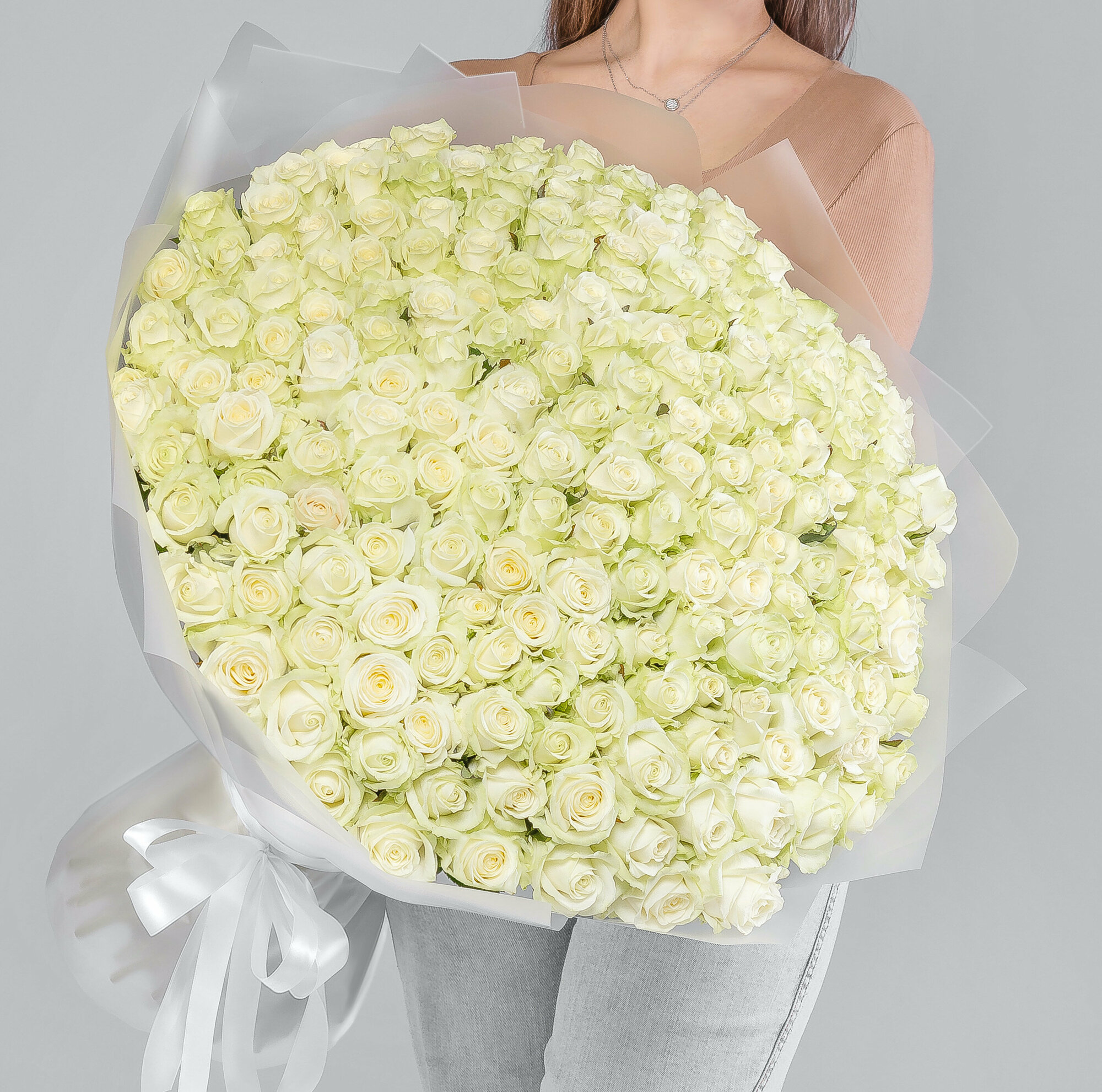 Букет Мегацвет24 "201 белая роза" 201 цветок 70см дизайнерская упаковка